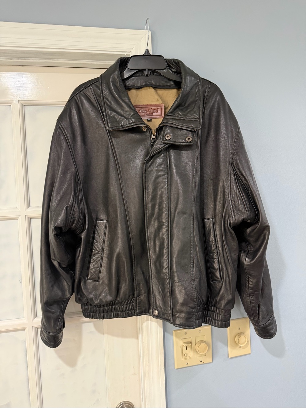 Vintage Men's Black Leather Bomber Jacket - Classic Zip Front